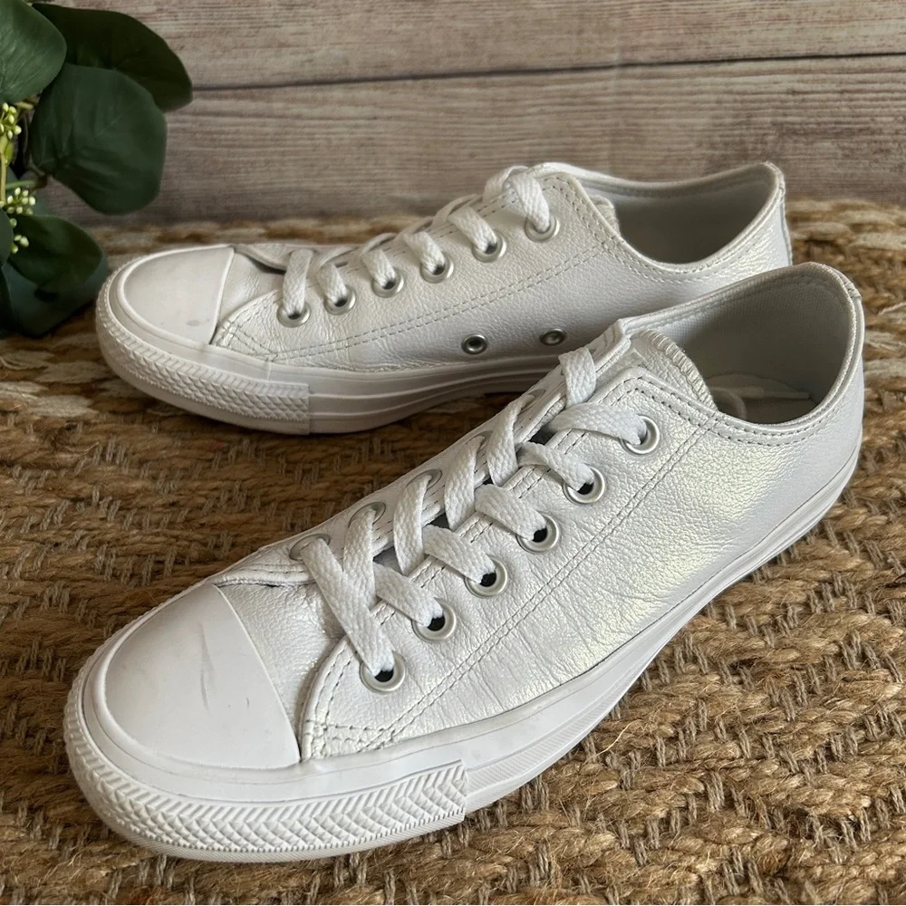 Kids Converse Low-Top Sneakers